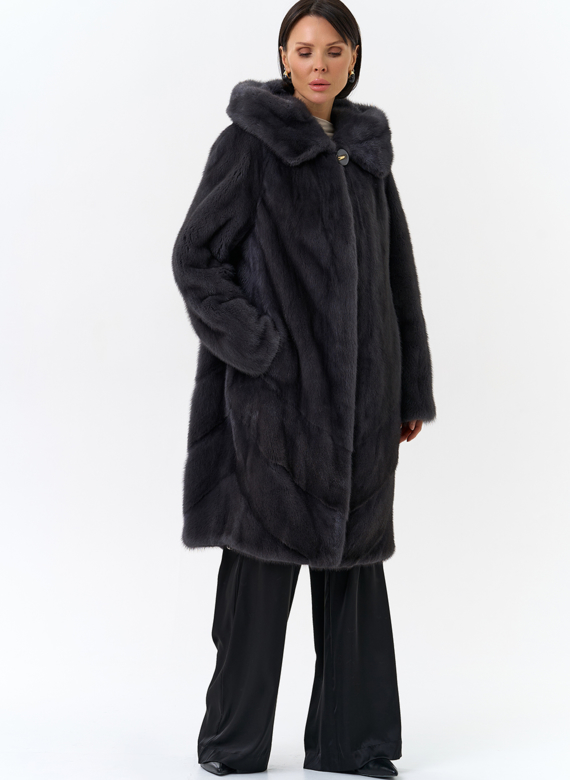 Женская шуба в сером цвете