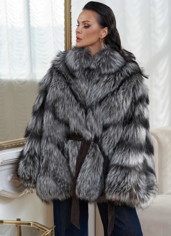 Шуба из меха финской серебристой лисы