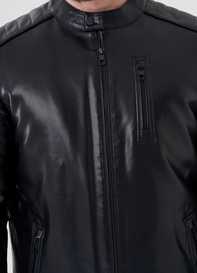 Мужская куртка черного цвета  модель № 24464 универмаг малина