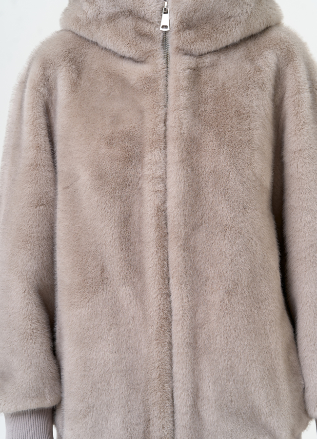 Женская куртка из эко меха с капюшоном модель № 31253 универмаг малина