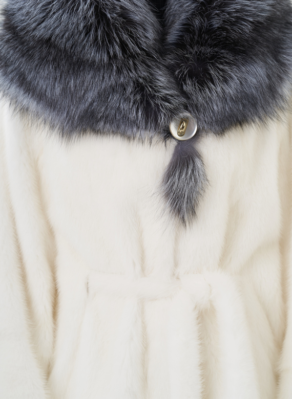 Шуба из норки белого цвета