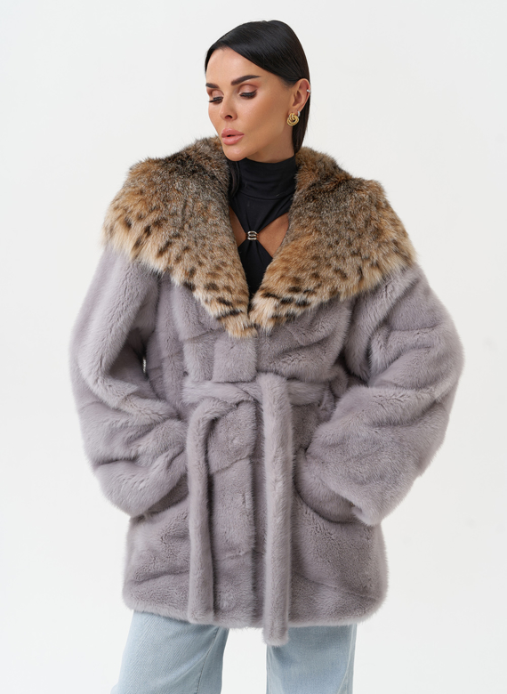 Женская шуба из меха норки с капюшоном из меха рыси