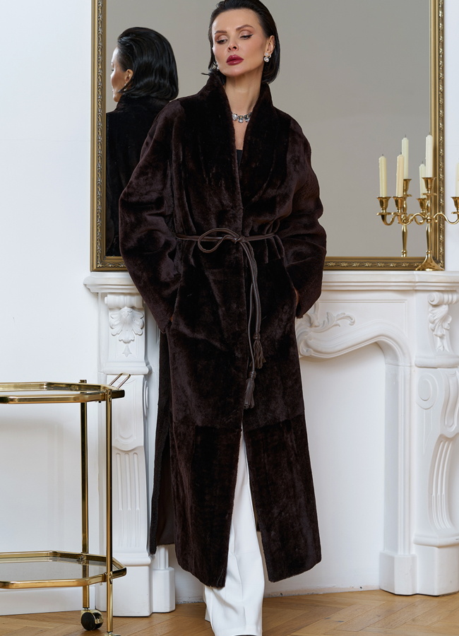 Двухсторонняя женская дубленка с декоративным поясом модель № 32084 меха малина