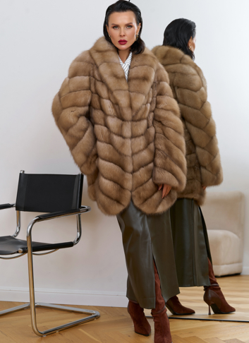 Женская шуба из куницы с воротником шаль