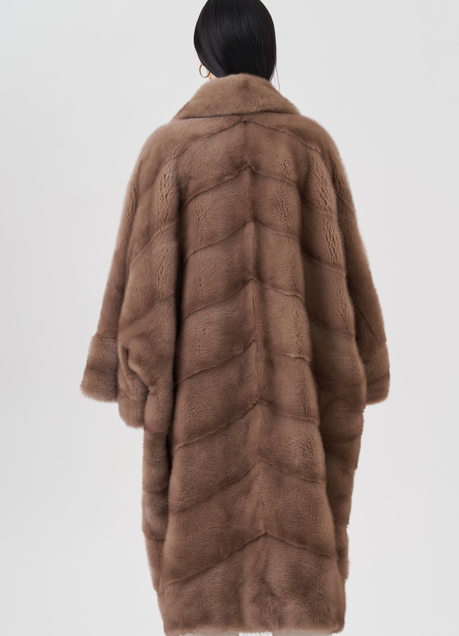 Шуба оверсайз с английским воротником  модель № 25423 в кредит