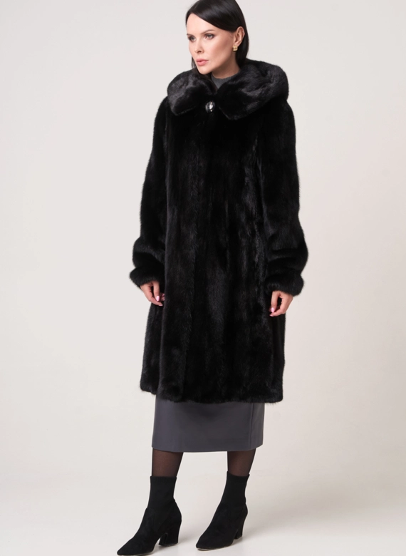 Шуба черного цвета 