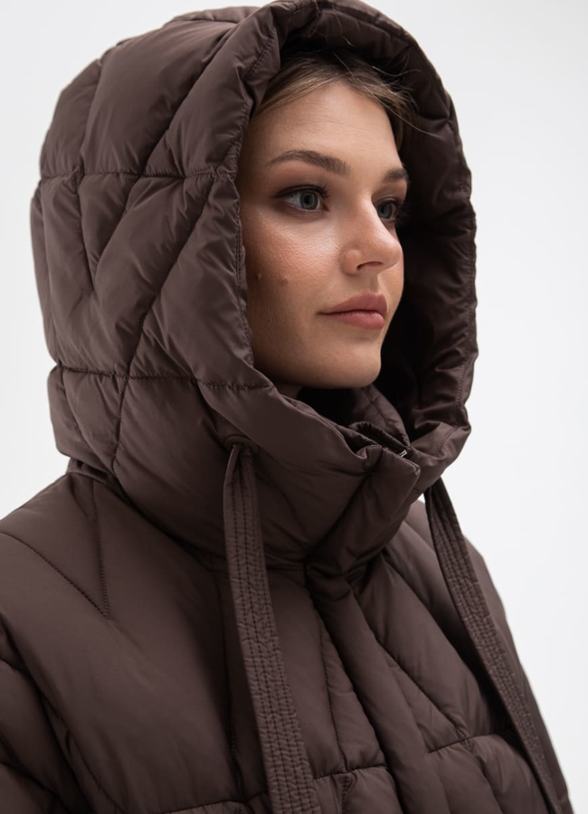 Женский пуховик коричневого цвета с капюшоном модель № 31134 универмаг малина