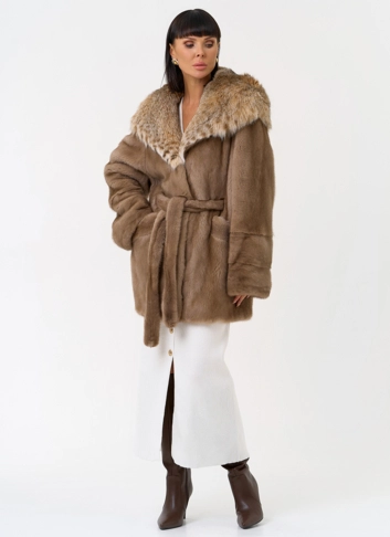 Женская шуба из меха норки с капюшоном из меха рыси фото